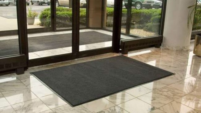 5 Key Advantages of Using Entrance Mat Rentals for Your Business This Fall